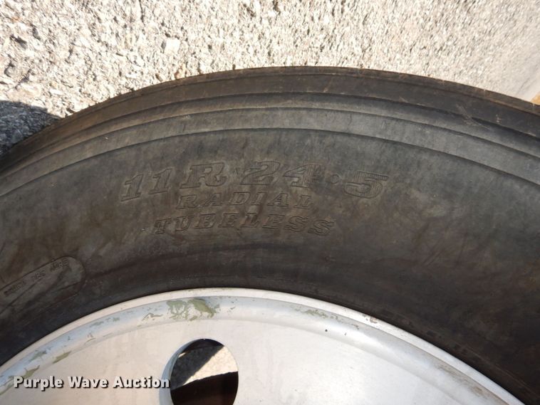 image for item DS1457 1997 Mack RD688S  dump truck