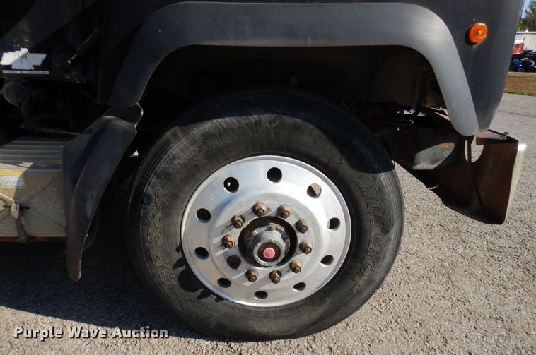 image for item DS1457 1997 Mack RD688S  dump truck