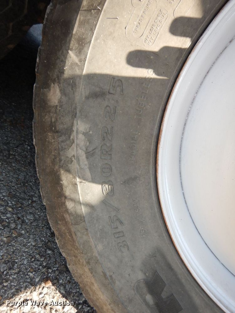 image for item DS1457 1997 Mack RD688S  dump truck