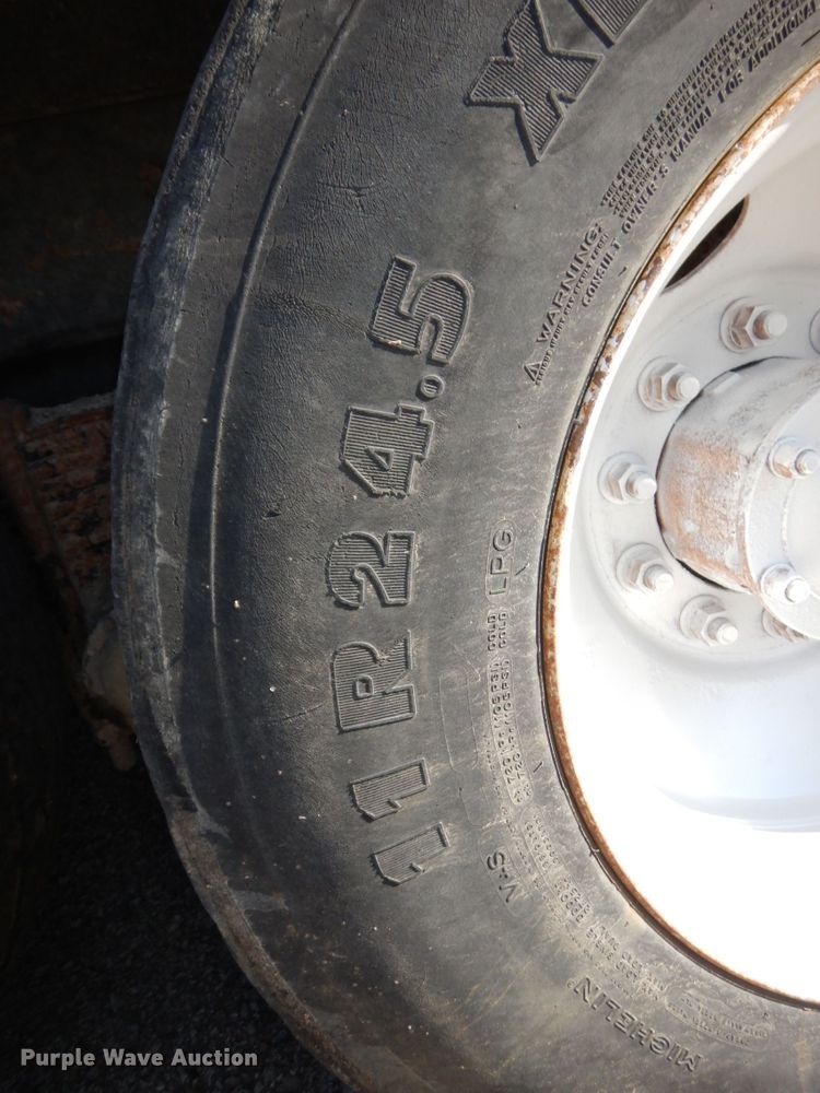 image for item DS1457 1997 Mack RD688S  dump truck