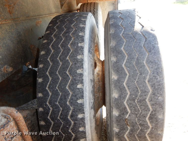 image for item DS1457 1997 Mack RD688S  dump truck