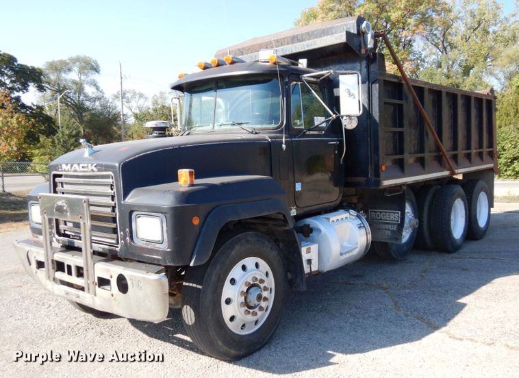 image for item DS1458 1997 Mack RD688S  dump truck