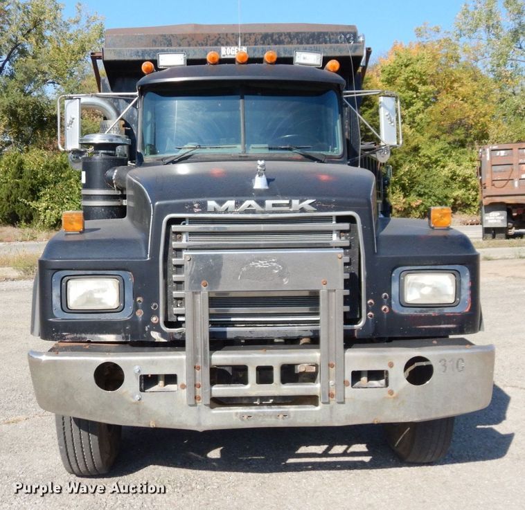 image for item DS1458 1997 Mack RD688S  dump truck