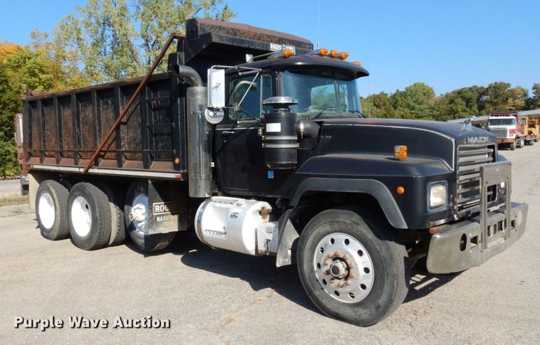 image for item DS1458 1997 Mack RD688S  dump truck