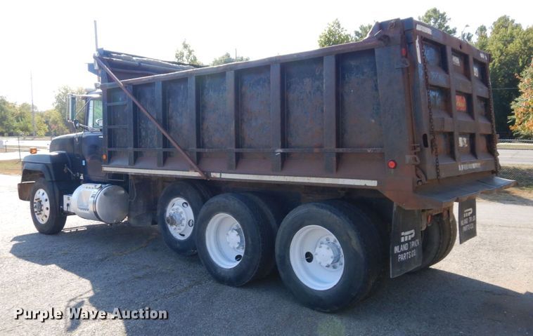 image for item DS1458 1997 Mack RD688S  dump truck