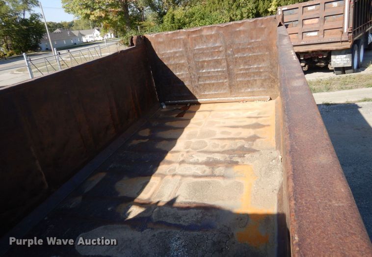 image for item DS1458 1997 Mack RD688S  dump truck