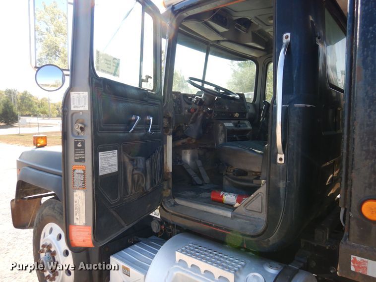 image for item DS1458 1997 Mack RD688S  dump truck