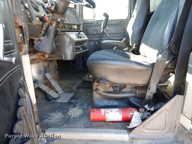 image for item DS1458 1997 Mack RD688S  dump truck