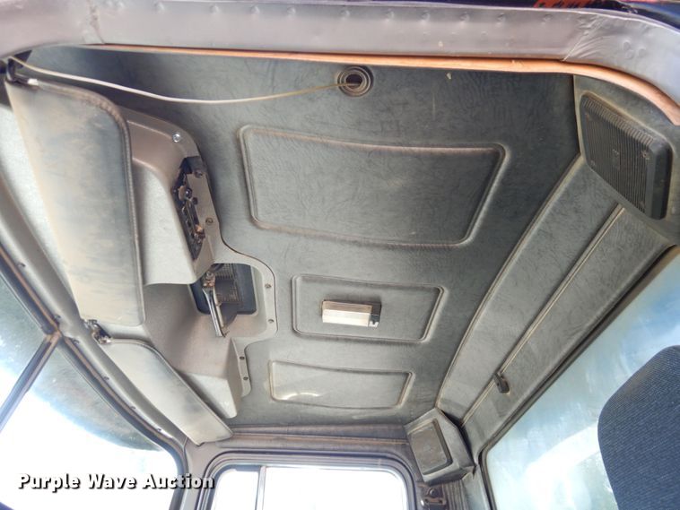 image for item DS1458 1997 Mack RD688S  dump truck