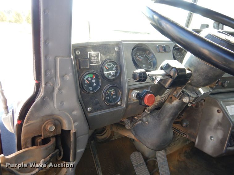 image for item DS1458 1997 Mack RD688S  dump truck