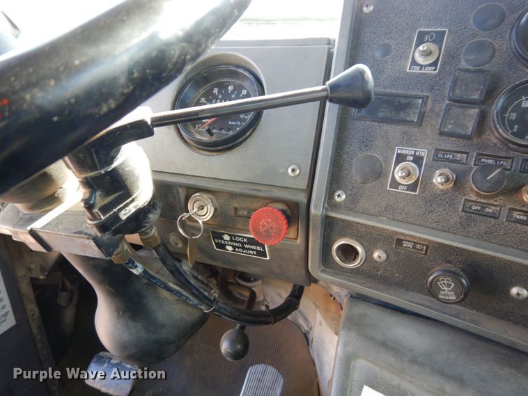 image for item DS1458 1997 Mack RD688S  dump truck