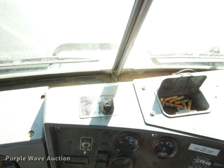 image for item DS1458 1997 Mack RD688S  dump truck