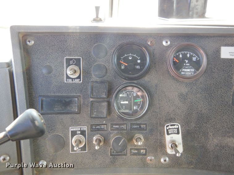 image for item DS1458 1997 Mack RD688S  dump truck