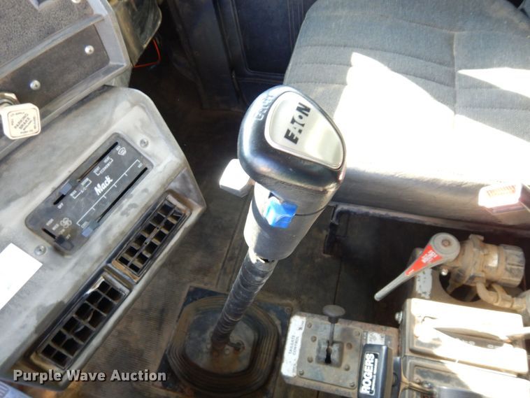 image for item DS1458 1997 Mack RD688S  dump truck