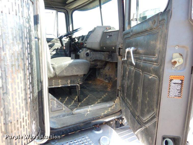 image for item DS1458 1997 Mack RD688S  dump truck