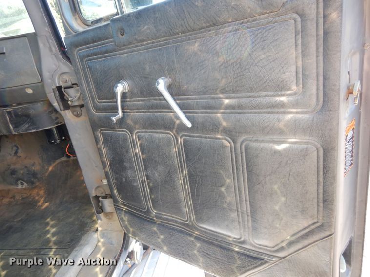 image for item DS1458 1997 Mack RD688S  dump truck