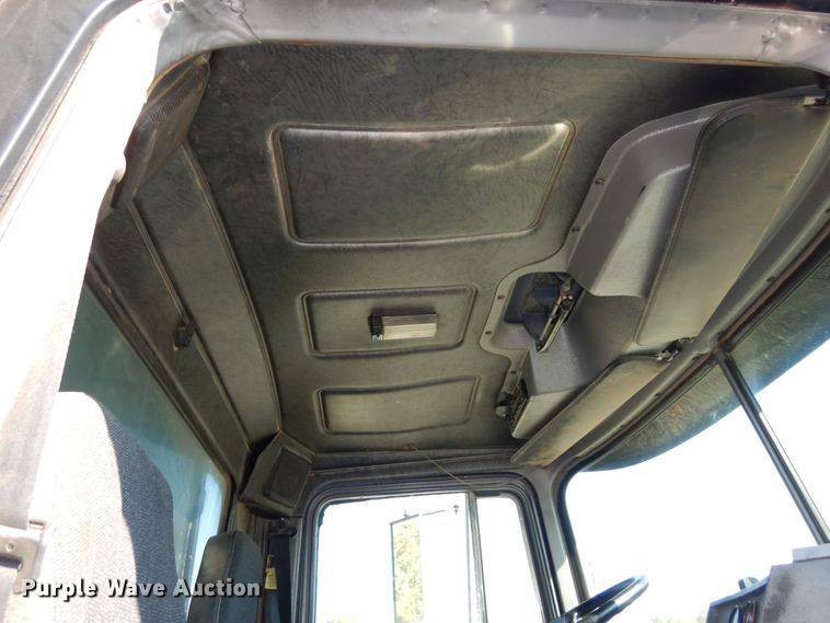 image for item DS1458 1997 Mack RD688S  dump truck