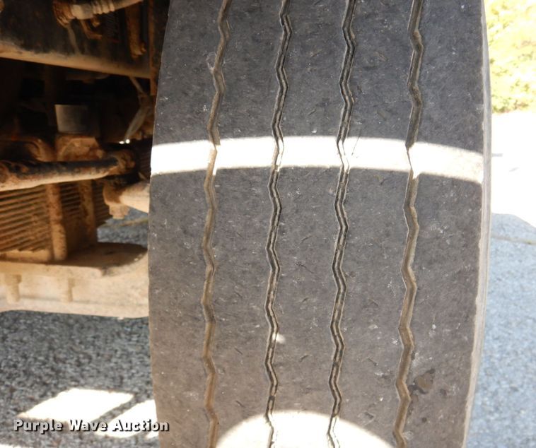 image for item DS1458 1997 Mack RD688S  dump truck