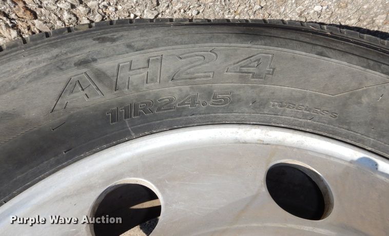 image for item DS1458 1997 Mack RD688S  dump truck