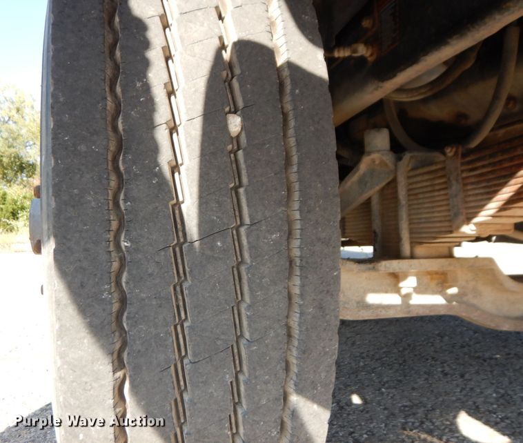 image for item DS1458 1997 Mack RD688S  dump truck