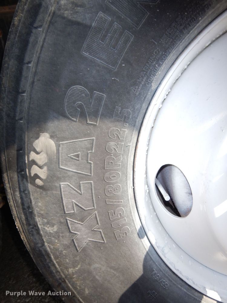 image for item DS1458 1997 Mack RD688S  dump truck