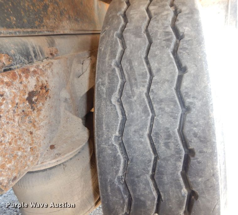 image for item DS1458 1997 Mack RD688S  dump truck