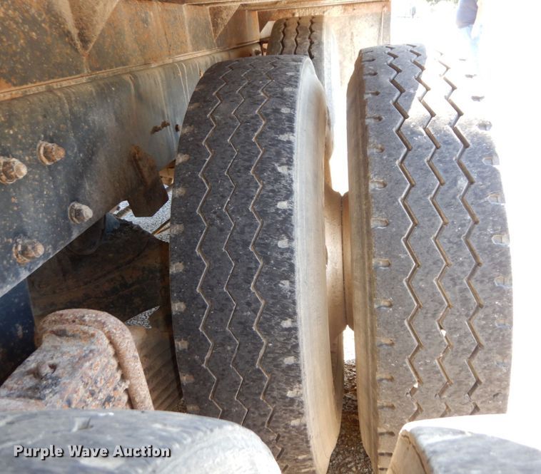 image for item DS1458 1997 Mack RD688S  dump truck