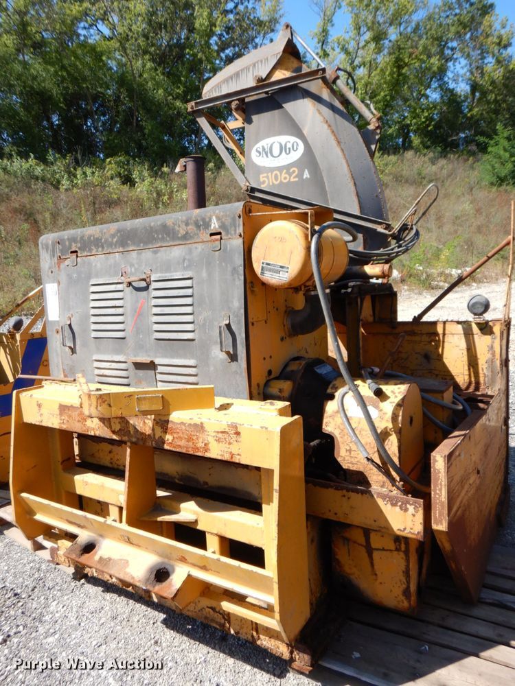 image for item DS8220 Klauer SnoGo MP3D  snow blower