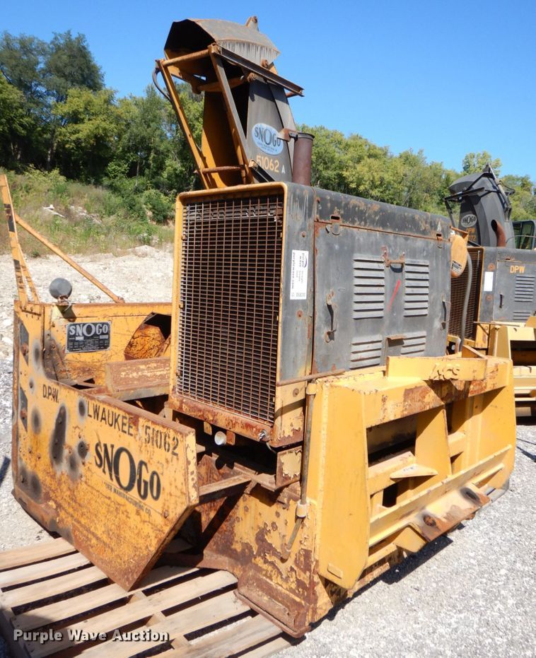 image for item DS8220 Klauer SnoGo MP3D  snow blower