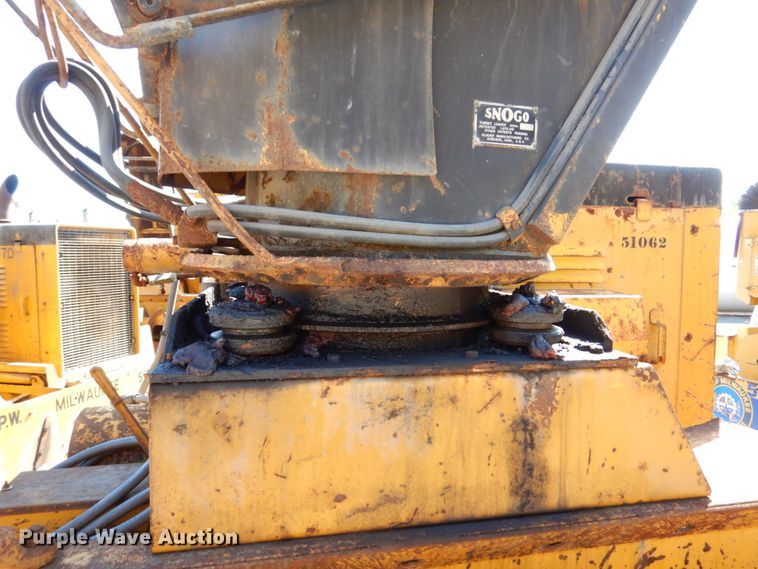 image for item DS8220 Klauer SnoGo MP3D  snow blower