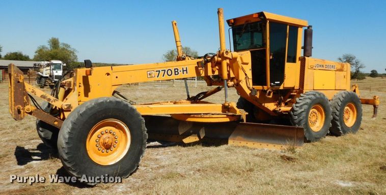 image for item HF9389 1988 John Deere 770BH  motor grader