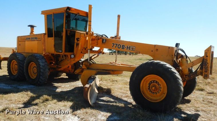 image for item HF9389 1988 John Deere 770BH  motor grader