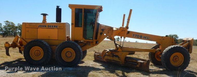 image for item HF9389 1988 John Deere 770BH  motor grader