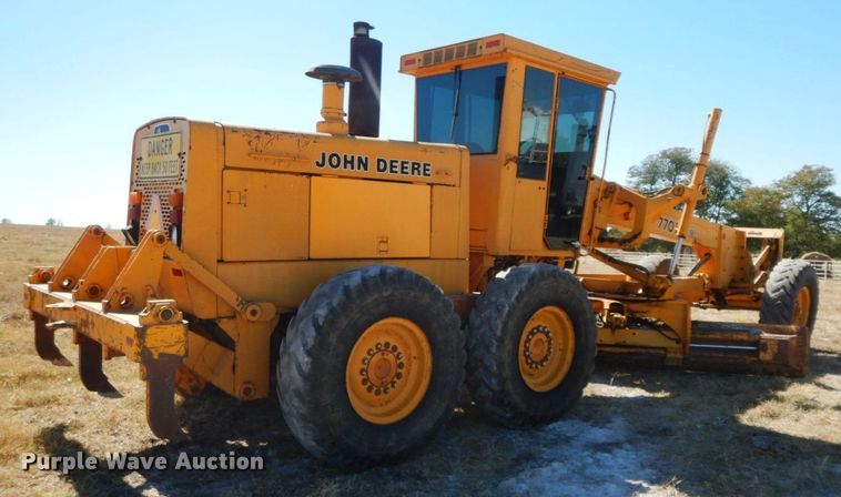 image for item HF9389 1988 John Deere 770BH  motor grader