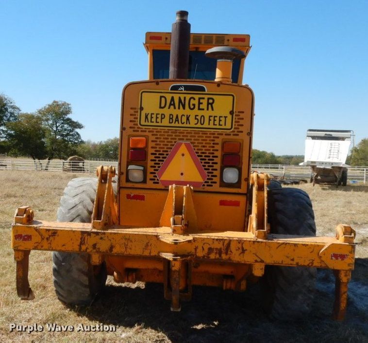 image for item HF9389 1988 John Deere 770BH  motor grader