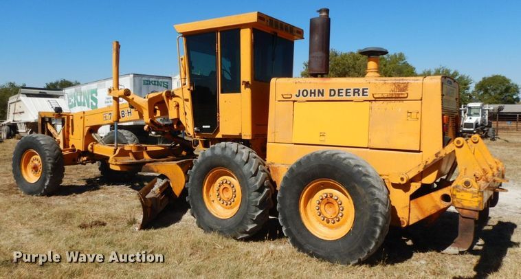 image for item HF9389 1988 John Deere 770BH  motor grader