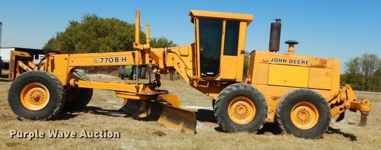 image for item HF9389 1988 John Deere 770BH  motor grader