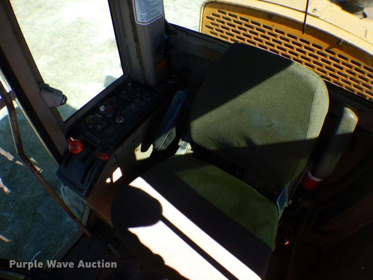 image for item HF9389 1988 John Deere 770BH  motor grader