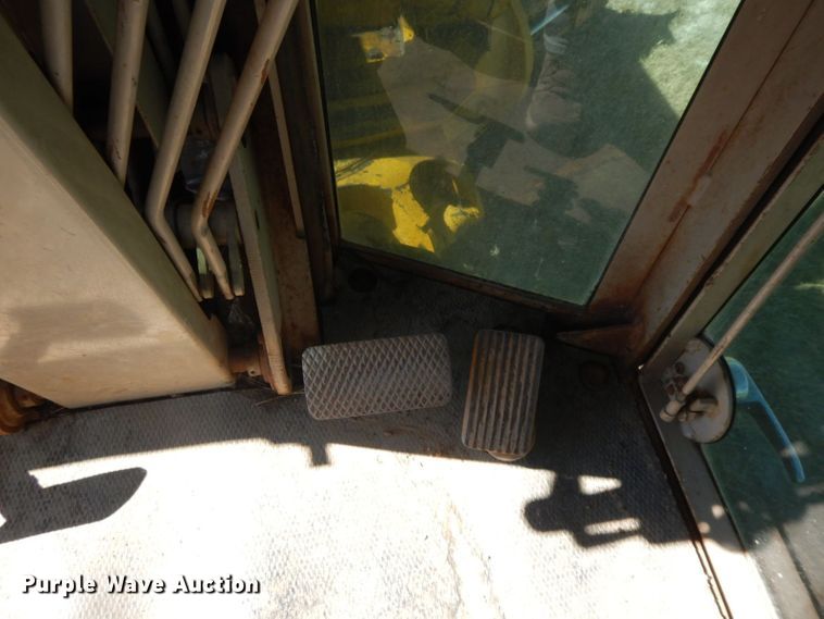 image for item HF9389 1988 John Deere 770BH  motor grader