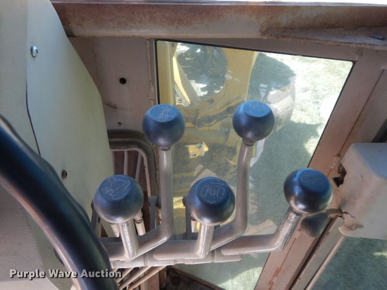 image for item HF9389 1988 John Deere 770BH  motor grader