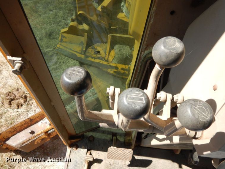 image for item HF9389 1988 John Deere 770BH  motor grader