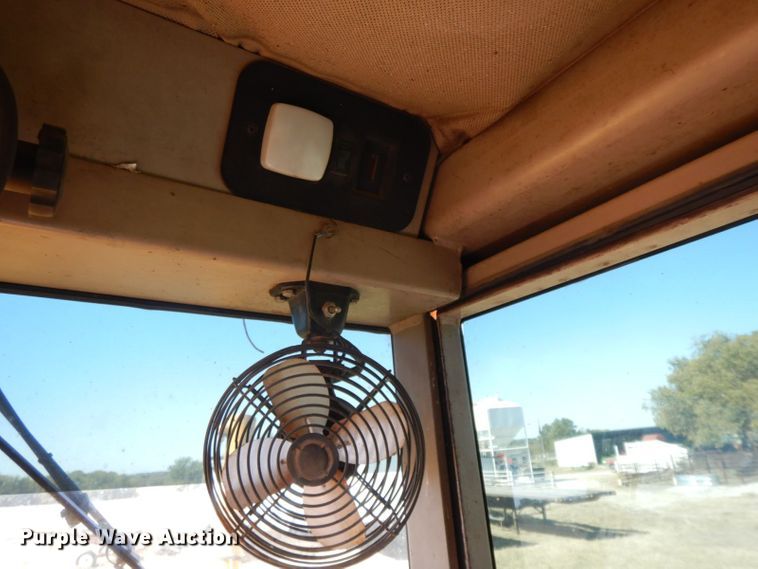 image for item HF9389 1988 John Deere 770BH  motor grader