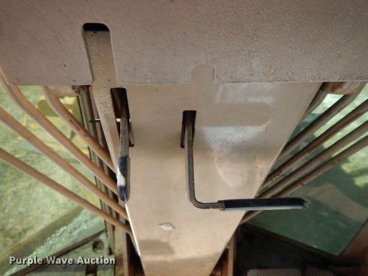 image for item HF9389 1988 John Deere 770BH  motor grader