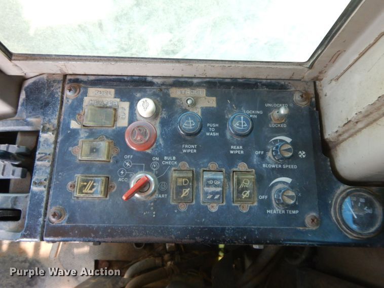 image for item HF9389 1988 John Deere 770BH  motor grader