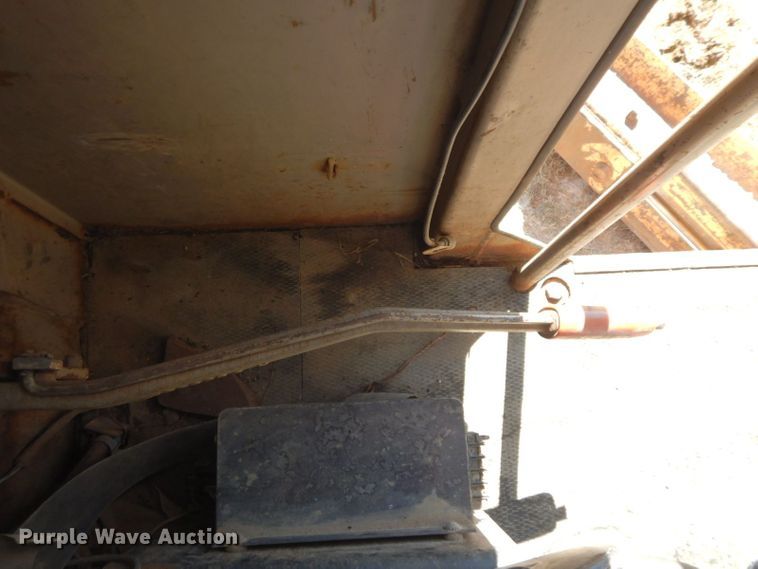 image for item HF9389 1988 John Deere 770BH  motor grader