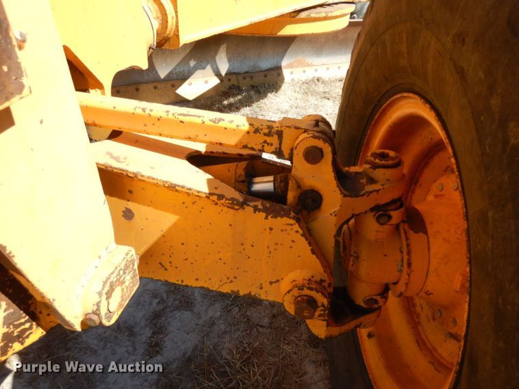 image for item HF9389 1988 John Deere 770BH  motor grader