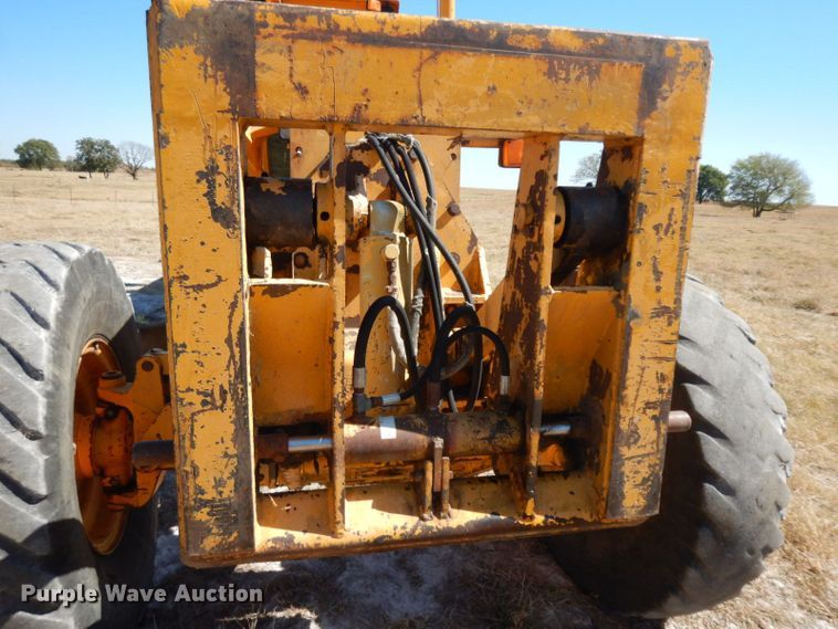 image for item HF9389 1988 John Deere 770BH  motor grader