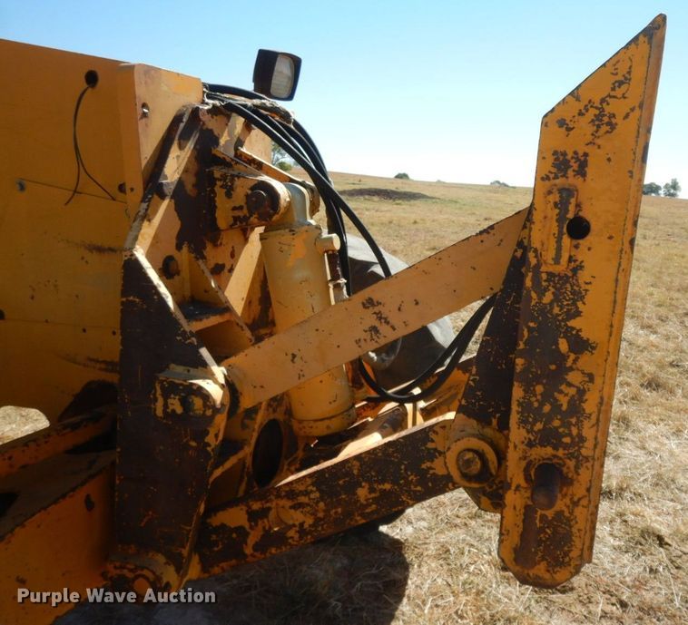 image for item HF9389 1988 John Deere 770BH  motor grader