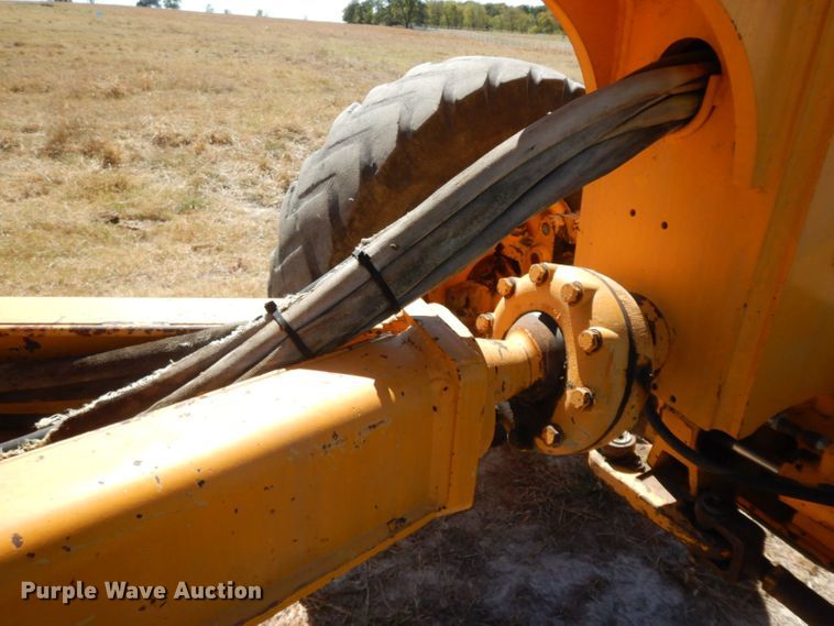 image for item HF9389 1988 John Deere 770BH  motor grader