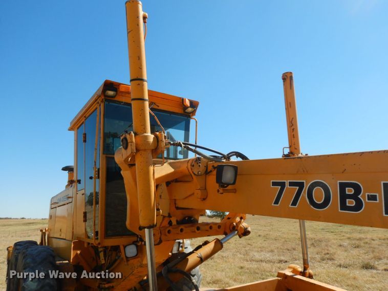 image for item HF9389 1988 John Deere 770BH  motor grader